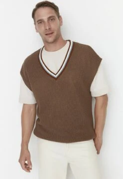 Trendyol Camiseta Básica - Brown