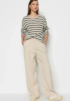 Trendyol Pantalones - Cream