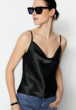 Trendyol Blusa - Black