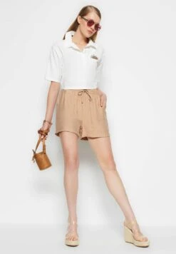 Trendyol Shorts - Beige