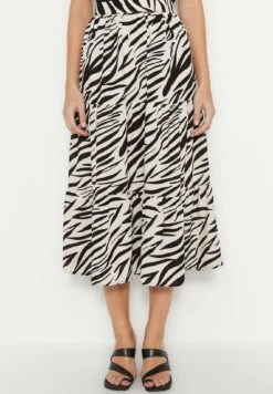 Trendyol Gewoontjes - Falda Acampanada - Black