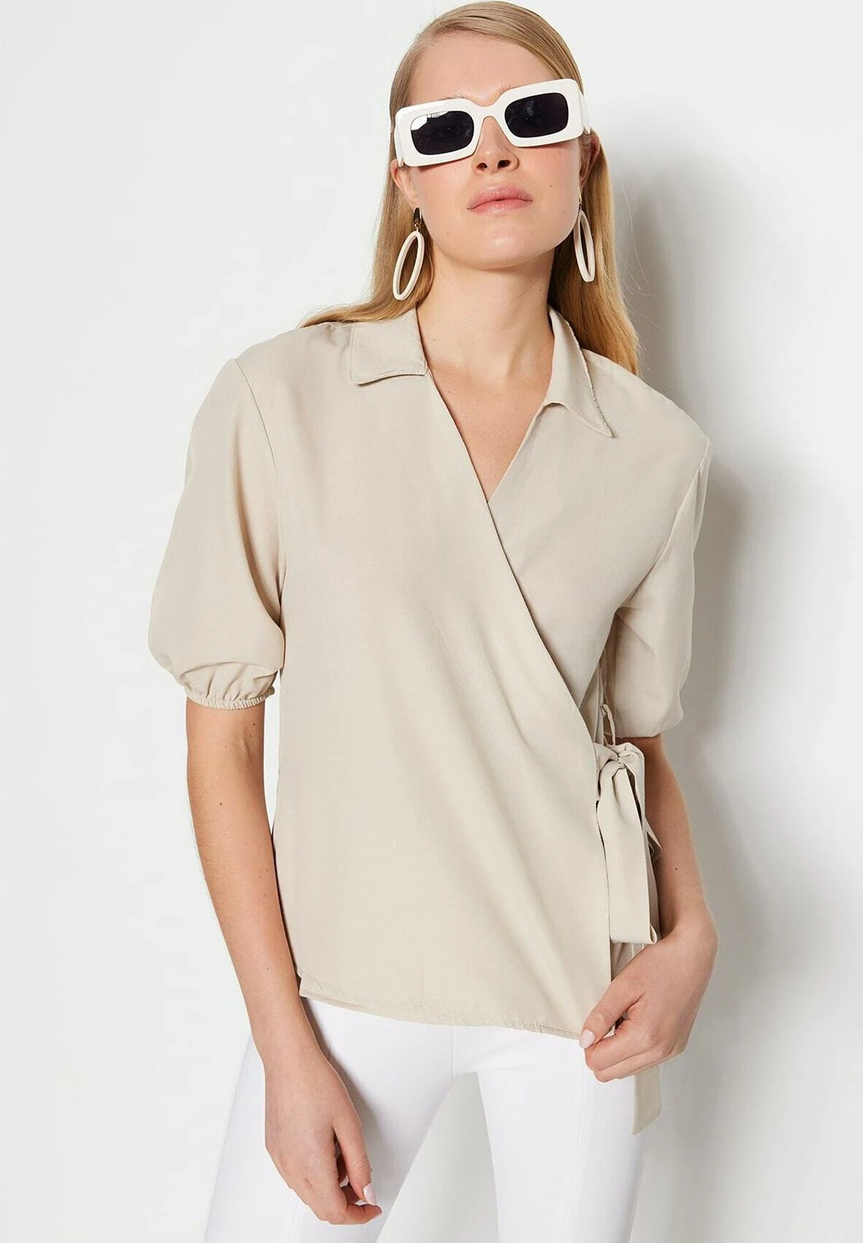 Trendyol Blusa - Beige