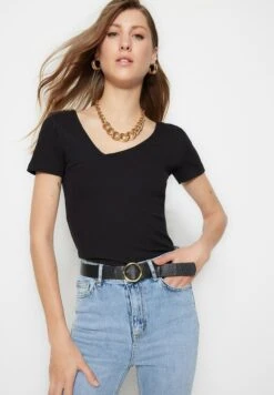 Trendyol Camiseta Básica - Black