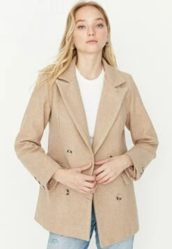 Trendyol Abrigo Corto - Beige