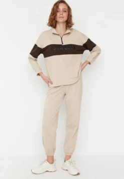 Trendyol Dużych Rozmiarach Salon/Dom - Chándal - Beige