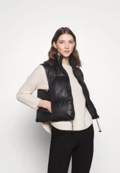 Trendyol Siyah - Chaleco - Black