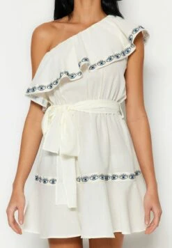 Trendyol Vestido Informal - Cream