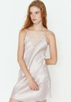 Trendyol Camisón - Powder