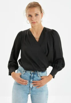 Trendyol Blusa - Black