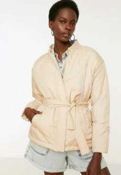 Trendyol Chaqueta De Entretiempo - Cream