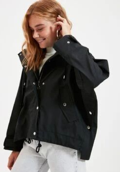 Trendyol Chaqueta Outdoor - Black